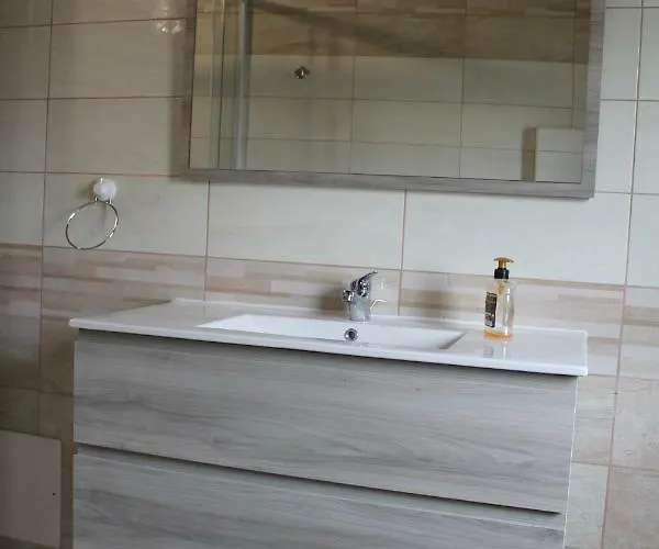 فندق مبيت وإفطار Nonna Maria لاميزيا تيرمي